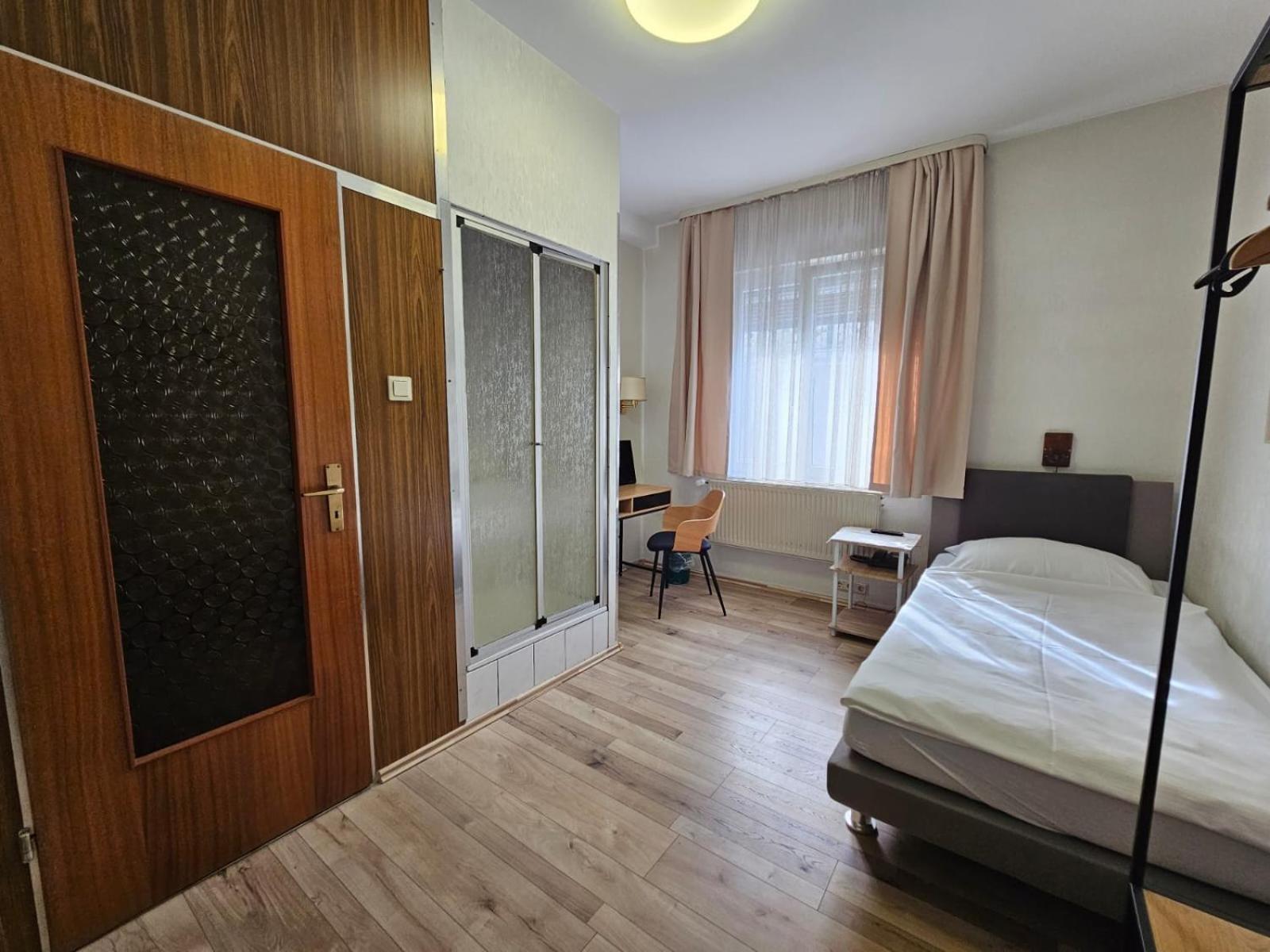 Hotel Haus Isenburg นอยอีเซินบวร์ก ภายนอก รูปภาพ
