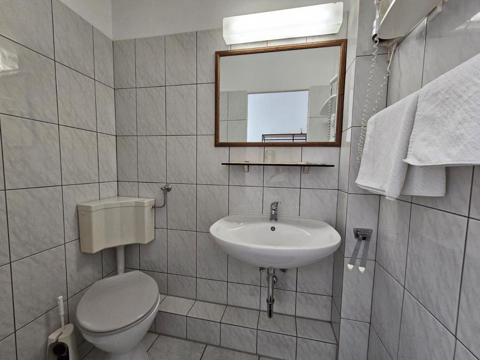 Hotel Haus Isenburg นอยอีเซินบวร์ก ภายนอก รูปภาพ