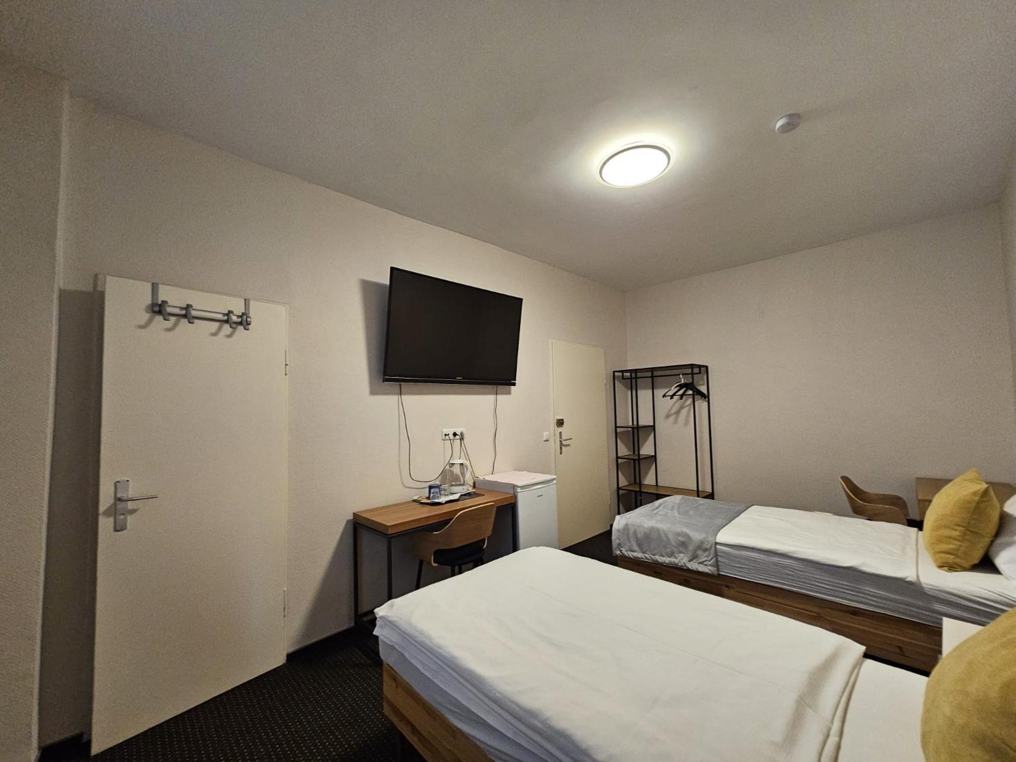 Hotel Haus Isenburg นอยอีเซินบวร์ก ภายนอก รูปภาพ