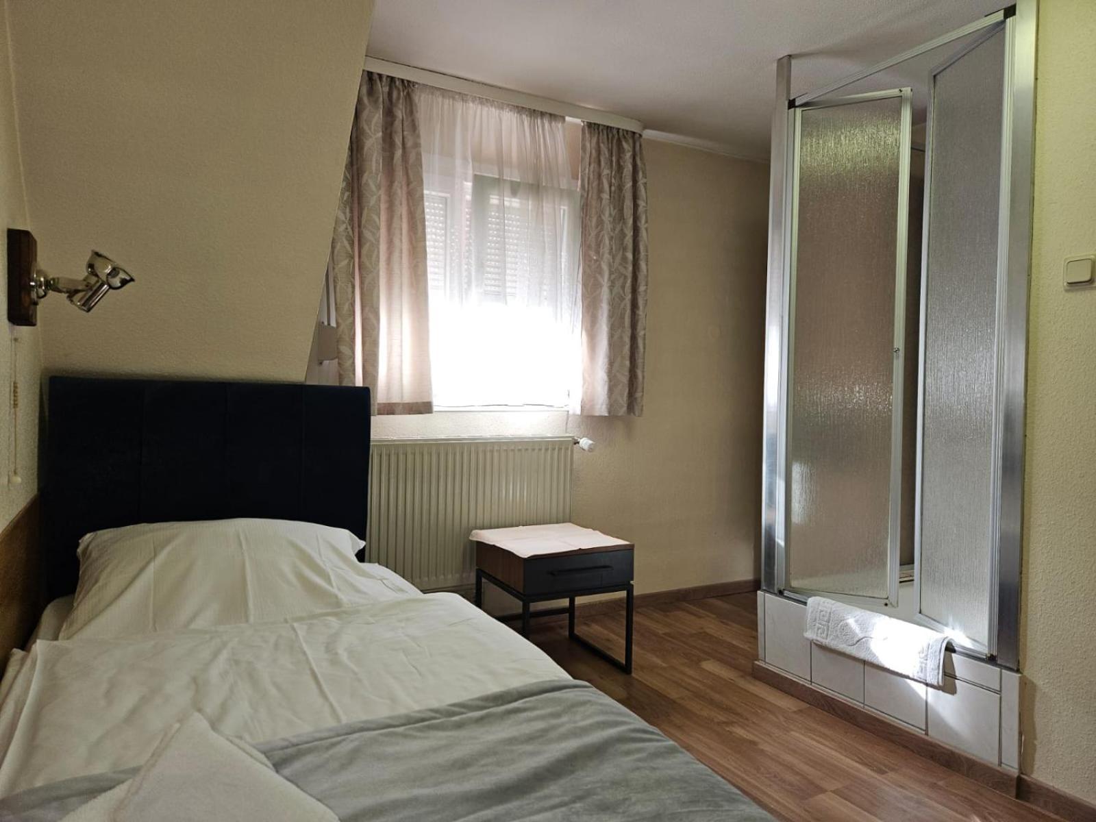 Hotel Haus Isenburg นอยอีเซินบวร์ก ภายนอก รูปภาพ