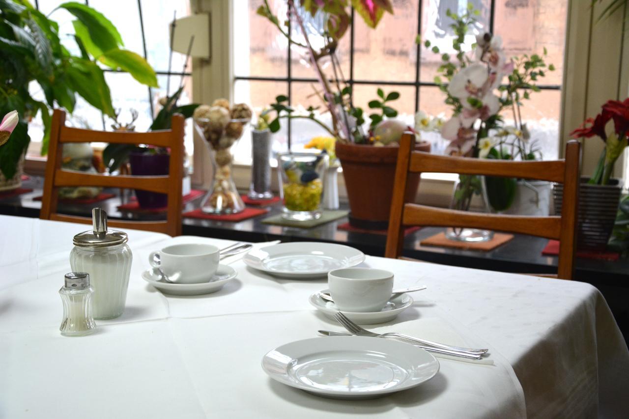 Hotel Haus Isenburg นอยอีเซินบวร์ก ภายนอก รูปภาพ